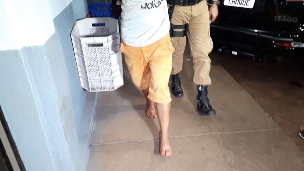 Homem invade garagem de veículos no São Cristóvão, desacata policiais e acaba preso