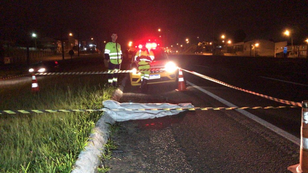 Idoso morre atropelado ao tentar atravessar BR-116 e motorista foge do local