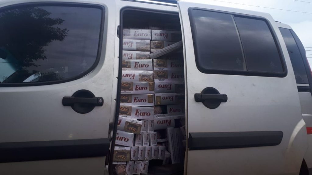 PM de Engenheiro Beltrão apreende carro com contrabando de cigarros