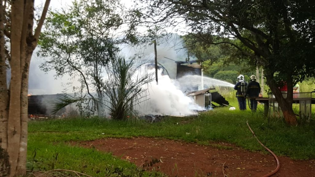 Incêndio em residência mobiliza Corpo de Bombeiros