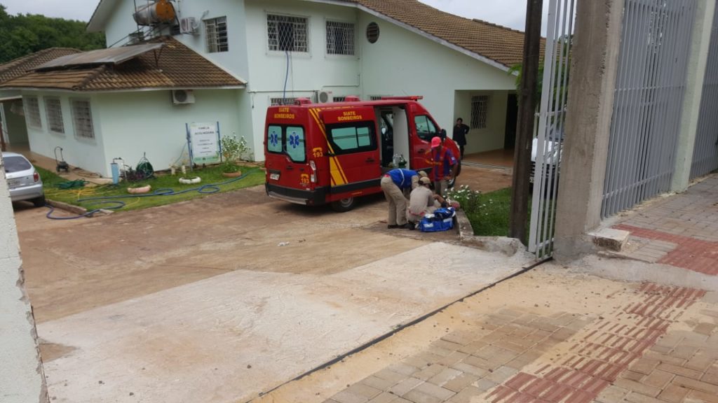 Homem sofre queda de dois metros no Bairro Pioneiros Catarinenses