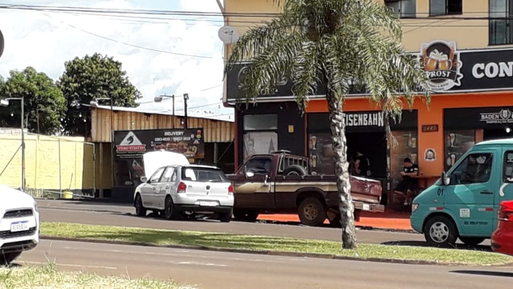 Carros se envolvem em colisão no Coqueiral