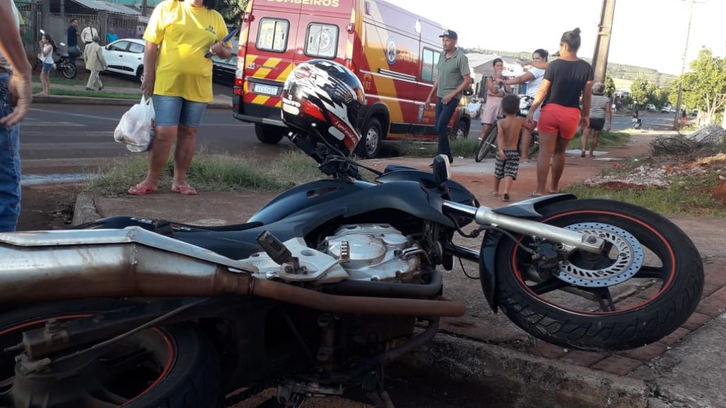 Batida de trânsito deixa motociclista ferido no Bairro Tarumã