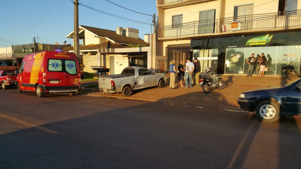 Motociclista se fere em acidente na Av. Estados Unidos