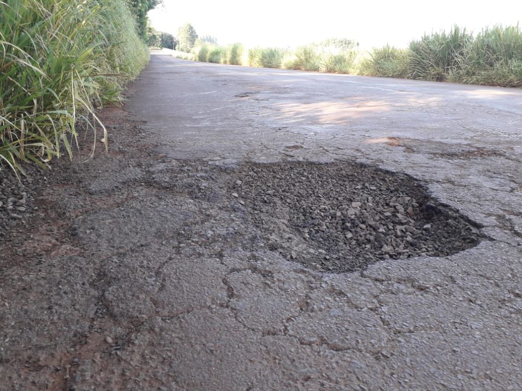 Motorista reclama de estrada que dá acesso à São João