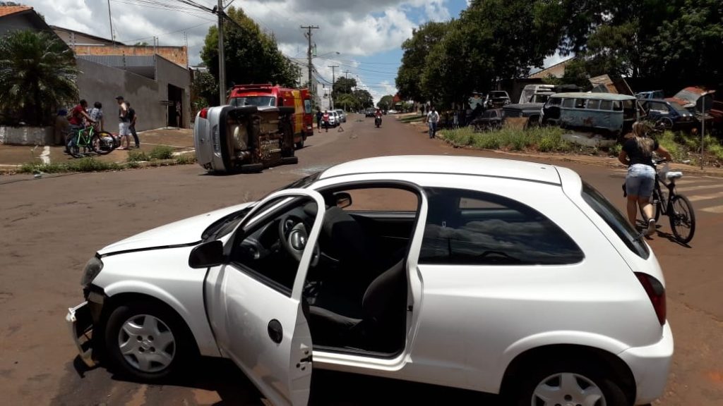 Voyage tomba após colidir com Celta, no Bairro Alto Alegre