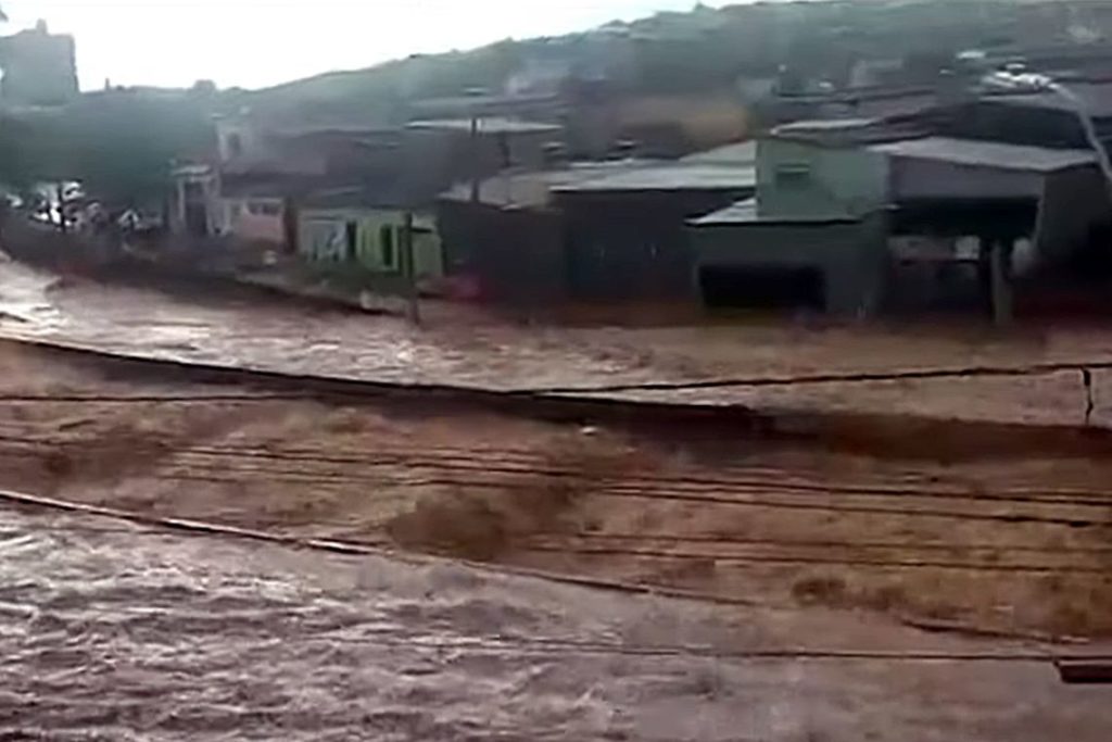Sobe para 12 o número de mortes causadas pelas chuvas em Minas Gerais