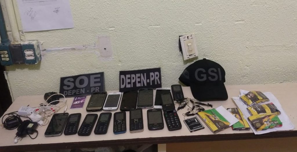 Policiais Penais da PEC apreendem “kit cadeia” com 14 celulares, além de drogas e carregadores