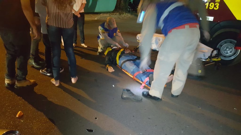 Rapaz fica ferido em colisão de trânsito, no Centro de Cascavel