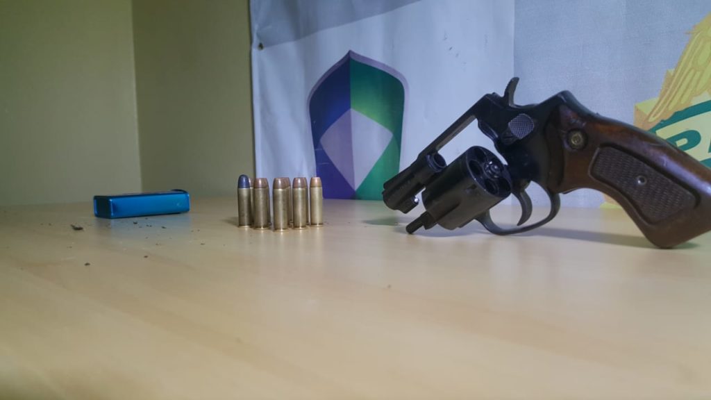 Polícia Militar apreende revólver e munições no Bairro Brasília