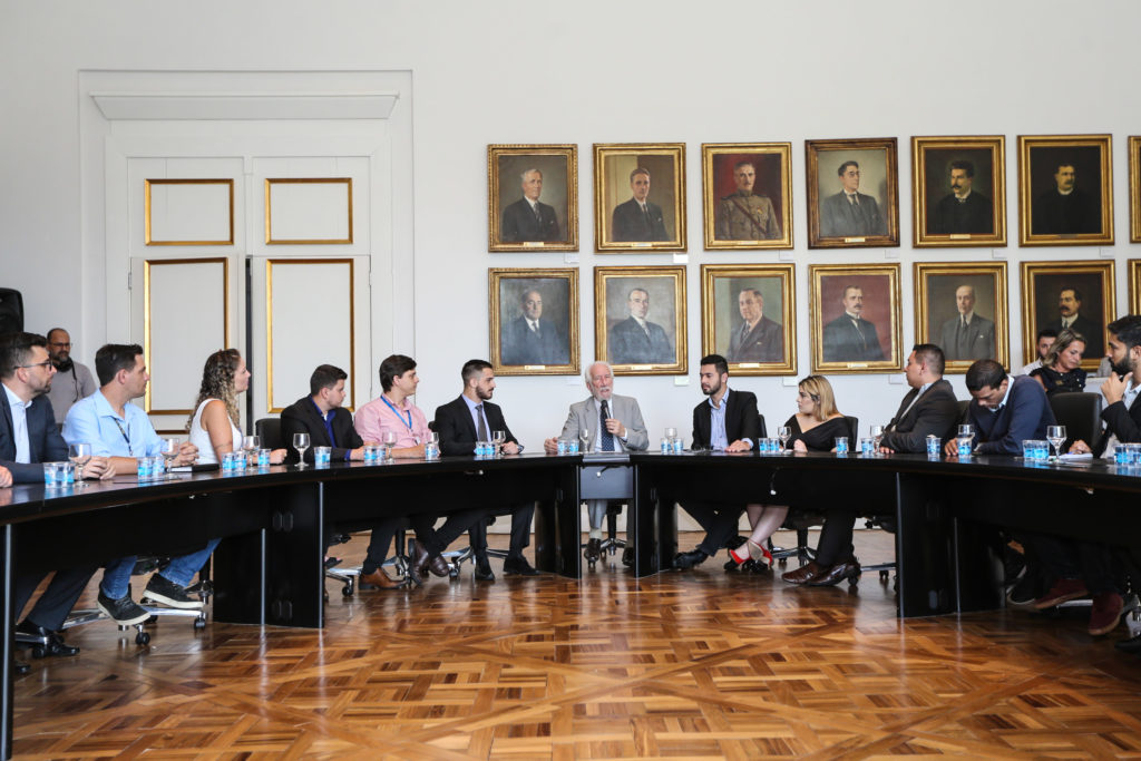 Governo do Paraná amplia diálogo com a juventude