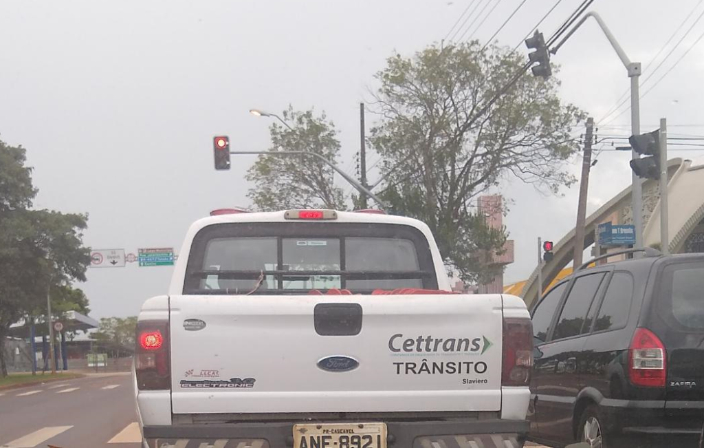 Internauta questiona uso de viatura da Cettrans com lanterna aparentemente queimada