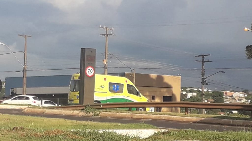 Carro e moto se envolvem em colisão na BR-277, no Trevo da Portal