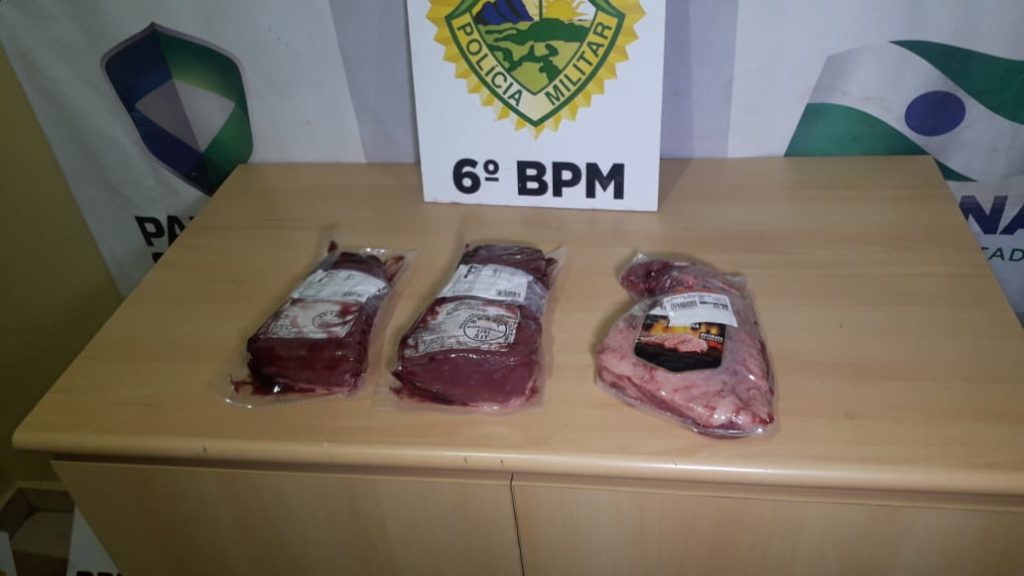 Homem é flagrado furtando carne em supermercado