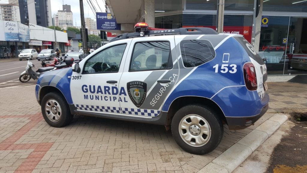 Ladrão furta roupas de manequim e GM é acionada, no Centro