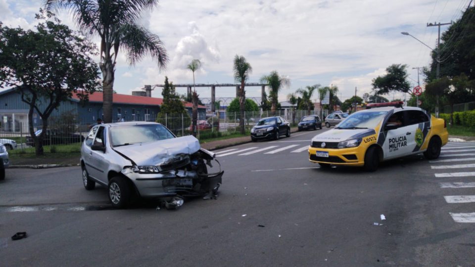 Bandidos conseguem fugir após viatura se envolver em acidente de trânsito na RMC