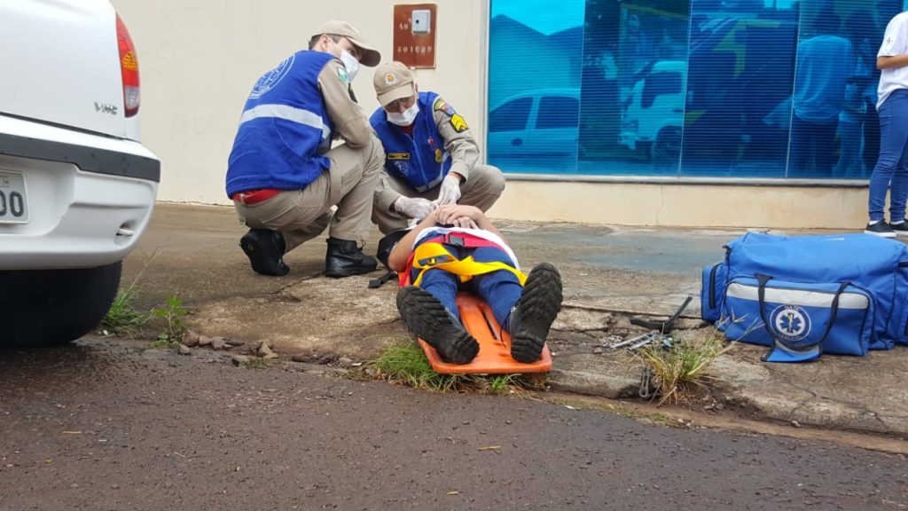 Batida entre moto e bicicleta deixa dois feridos no Parque São Paulo