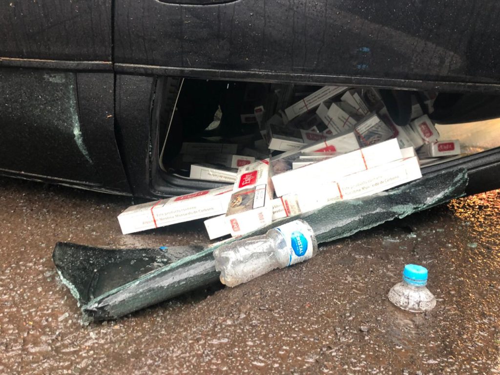 PRE apreende veículo carregado com cigarros contrabandeados na PR-323, em Cianorte