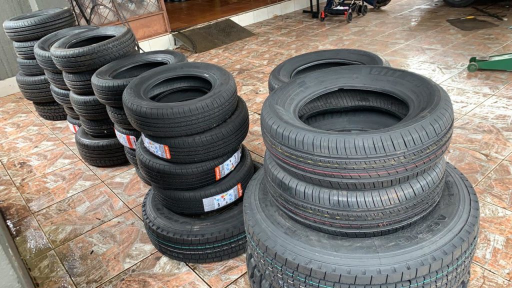 Ladrões furtam 51 pneus em barracão da prefeitura de Serranópolis