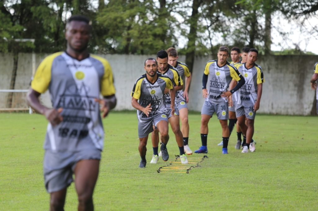 FC Cascavel tenta manter a boa fase contra o Paraná Clube, nesta noite, em Curitiba