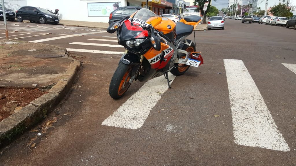 Cobalt e moto CBR 1000 batem na região Central