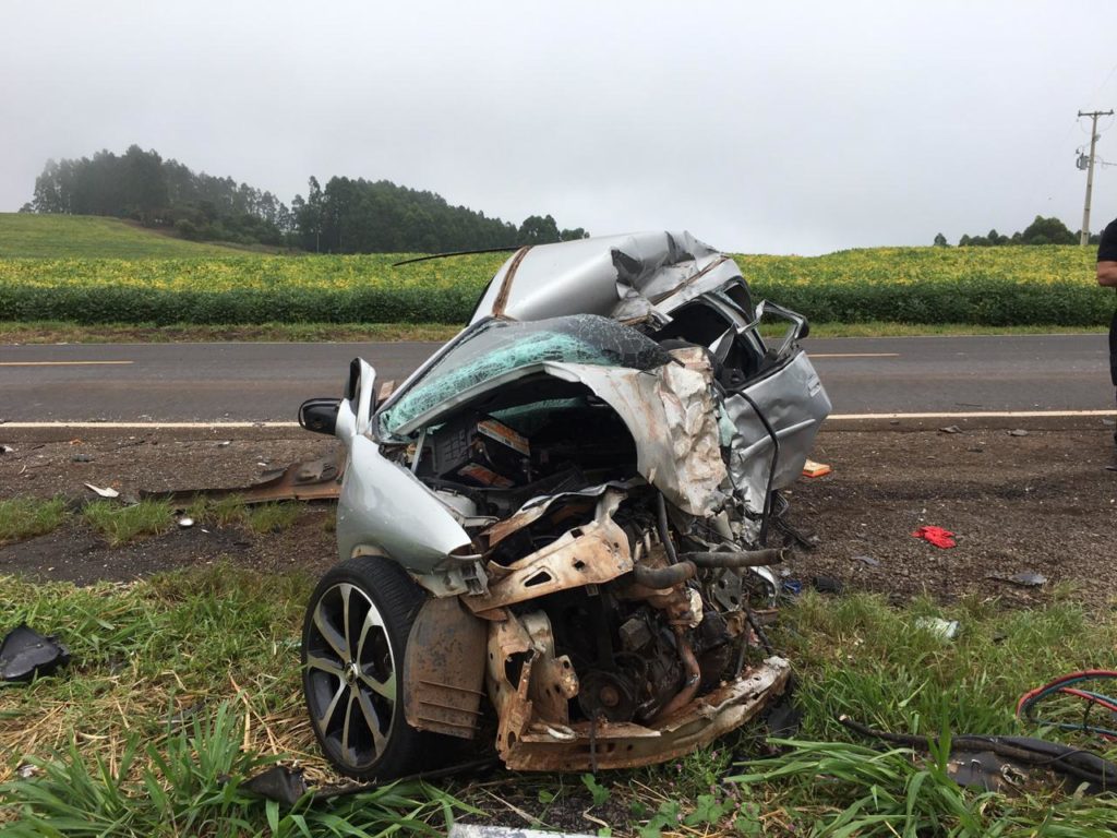 Motorista de carro, com placas de Cascavel, morre em acidente na PR-182