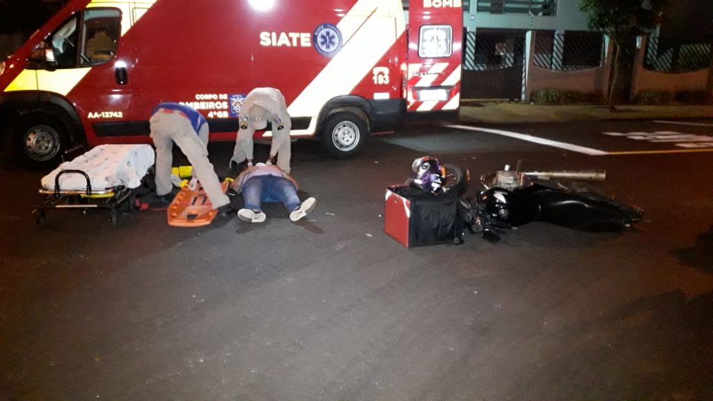 Acidente entre carro e moto é registrado na Rua Uruguai