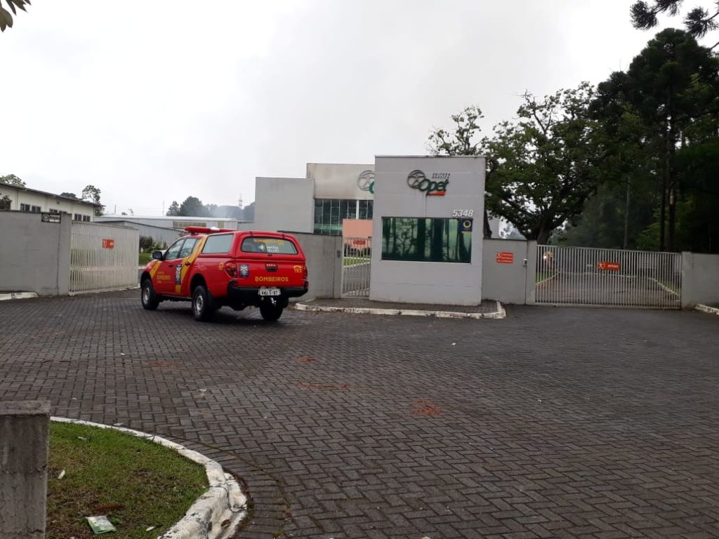 Incêndio atinge gráfica de grupo educacional na RMC