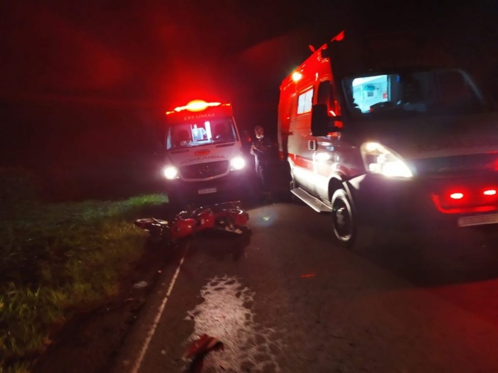 Jovem tem fratura exposta em acidente na PR 317, entre São Clemente e São José