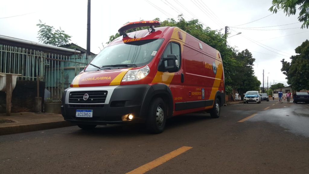 Menino de 7 anos é socorrido após sofrer queda e bater a cabeça no Bairro Interlagos