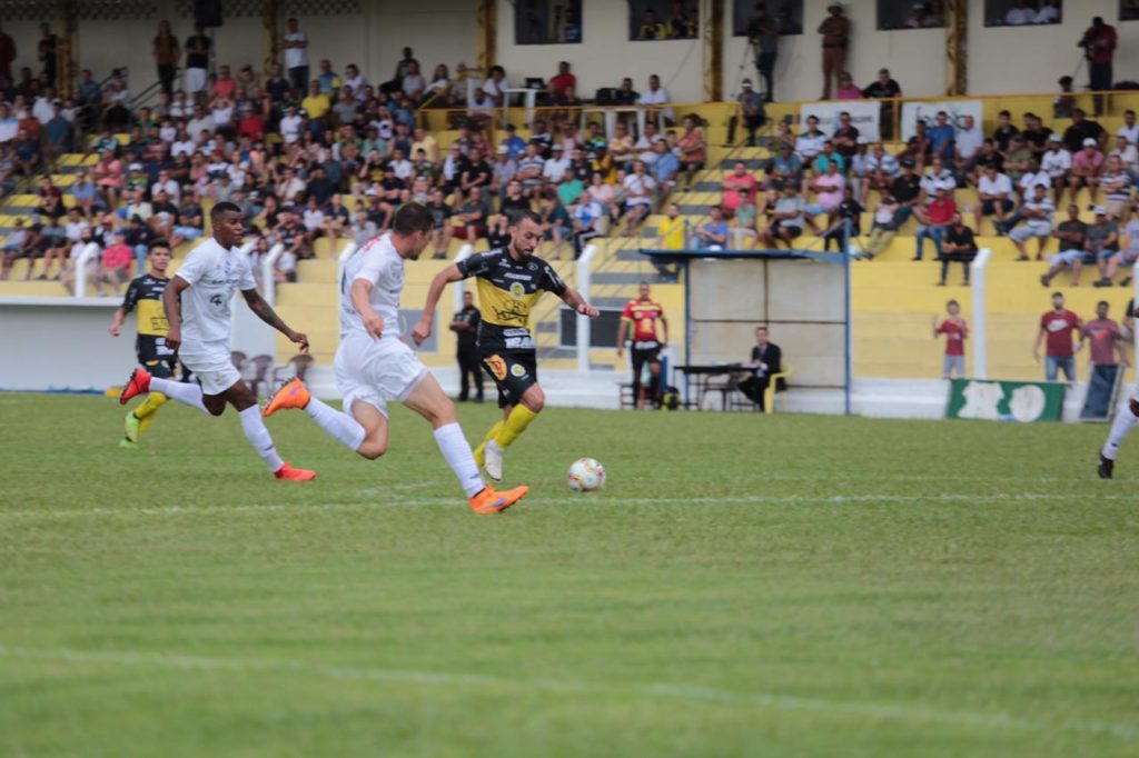 FC Cascavel é líder isolado do Campeonato Paranaense
