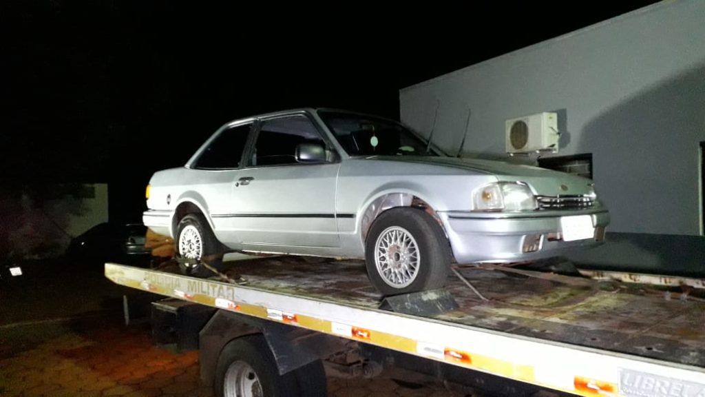 Em poucas horas bandidos depenam veículo furtado à tarde no São Cristóvão