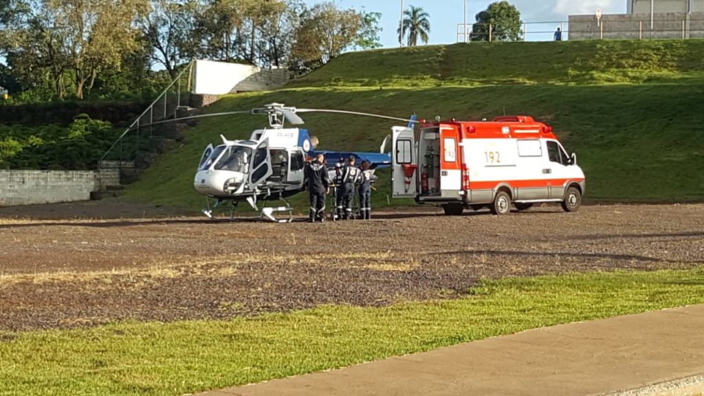 Menino que teve pedaço de ferro empalado na perna em Céu Azul é trazido de helicóptero a Cascavel