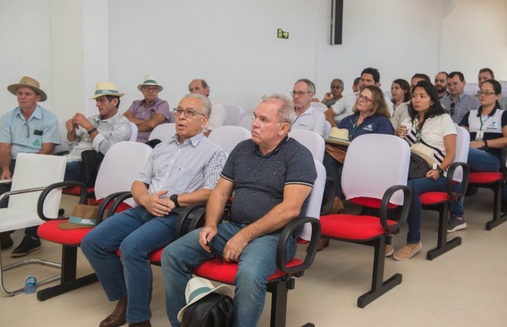 Cidades do Oeste são incentivadas a criar conselhos de sanidade agropecuária