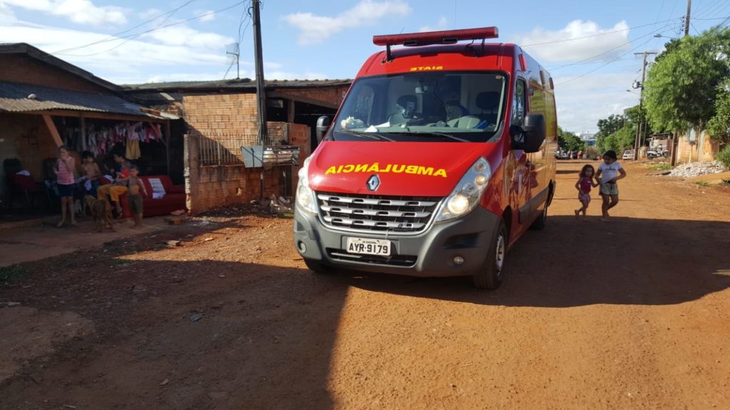 Criança é atendida pelos Bombeiros na Rua Portugal, no Cascavel Velho