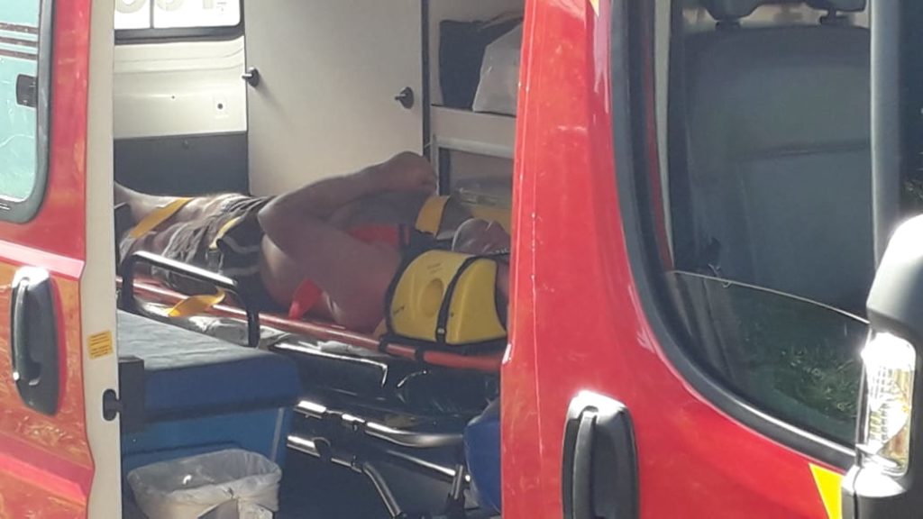Homem tem ferimentos ao bater a cabeça em fundo de piscina no Brasmadeira