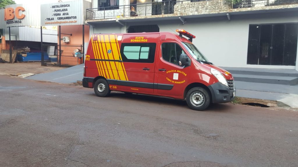 Jovem de 20 anos se envolve em colisão no Bairro Canadá