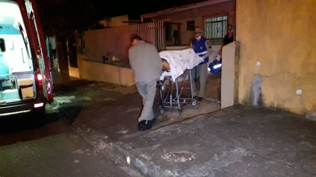 Idoso de 88 anos se fere ao sofrer queda no Bairro Universitário