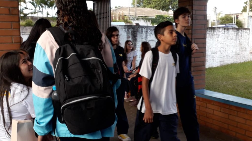 Estudantes voltam às aulas nas redes estadual e municipal