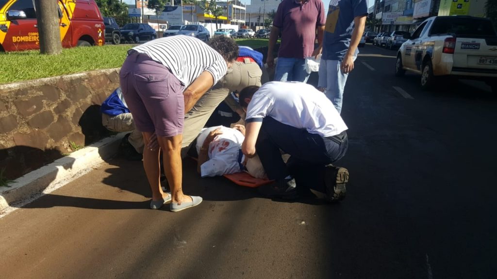 Homem é atropelado por veículo na Avenida Carlos Gomes, em Cascavel