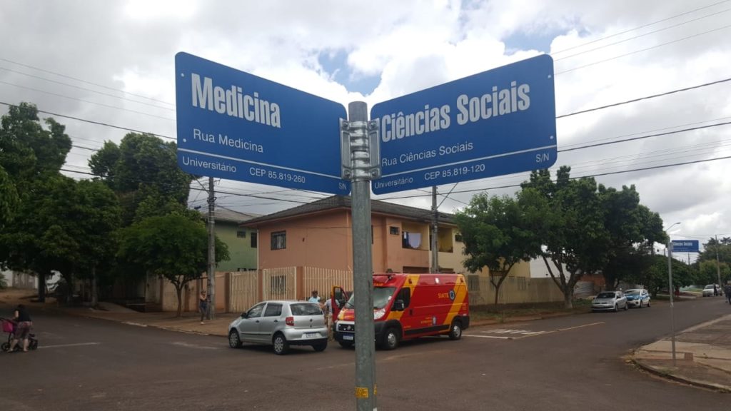 Acidente entre carro e ciclista é registrado em cruzamento no Bairro Universitário