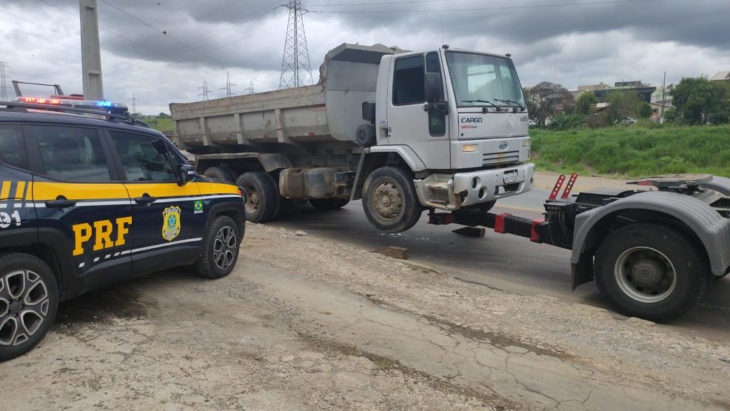 PRF apreende caminhão com quase R$ 200 mil em multas