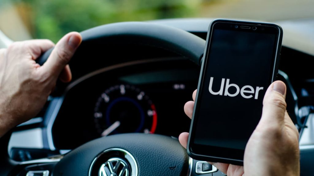 TST confirma que não existe vínculo empregatício entre motoristas e a Uber