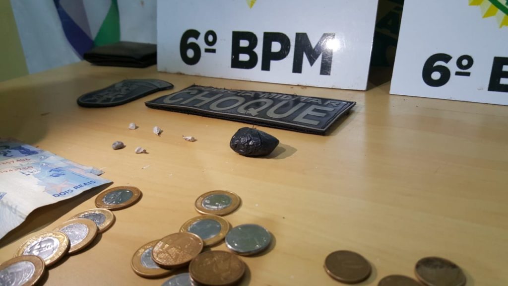 Choque detém dupla com pedras de crack e porção de maconha no Centro