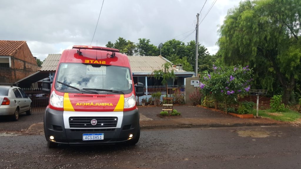Homem que caiu de escada é socorrido no Bairro Claudete