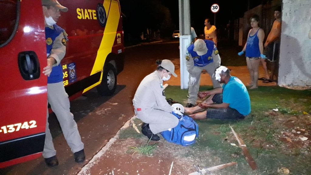 Homem é agredido com golpes de madeira no Brasmadeira