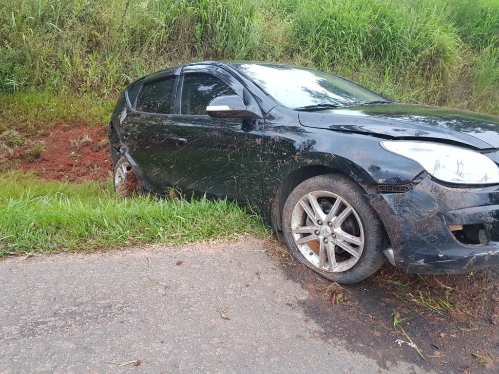 PRF atende acidente com vítima leve e condutora embriagada