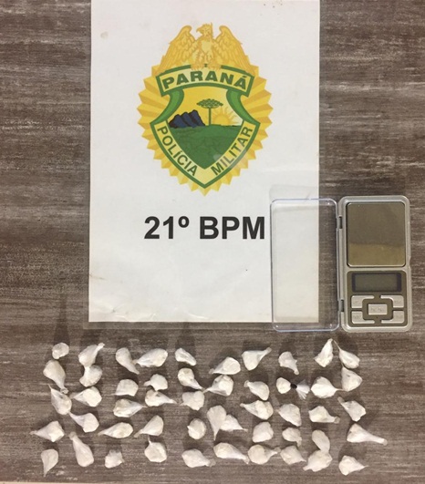 Polícia Militar apreende drogas na casa de homem monitorado com tornozeleira