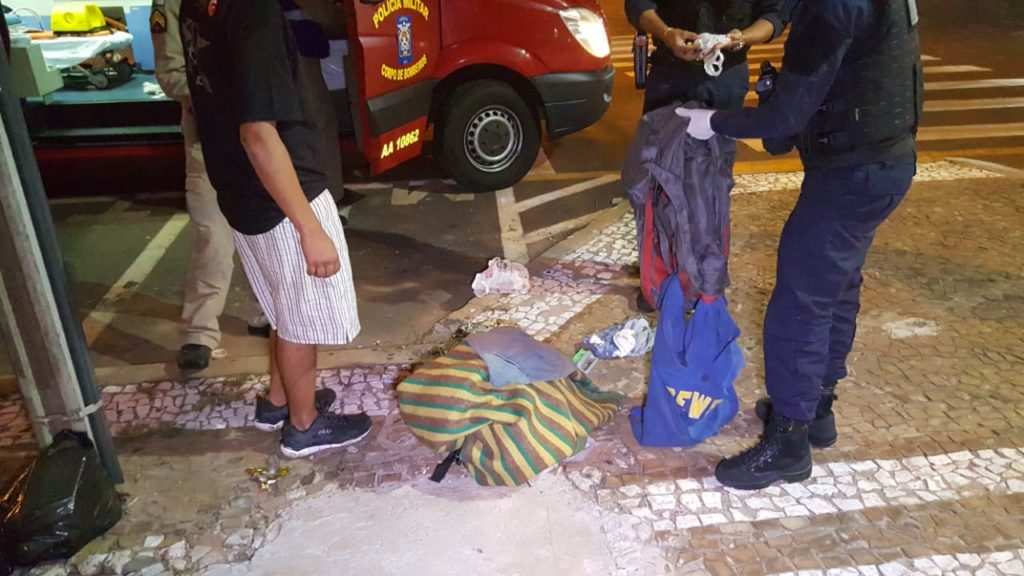 Homem supostamente agredido é atendido pelo Siate no Centro