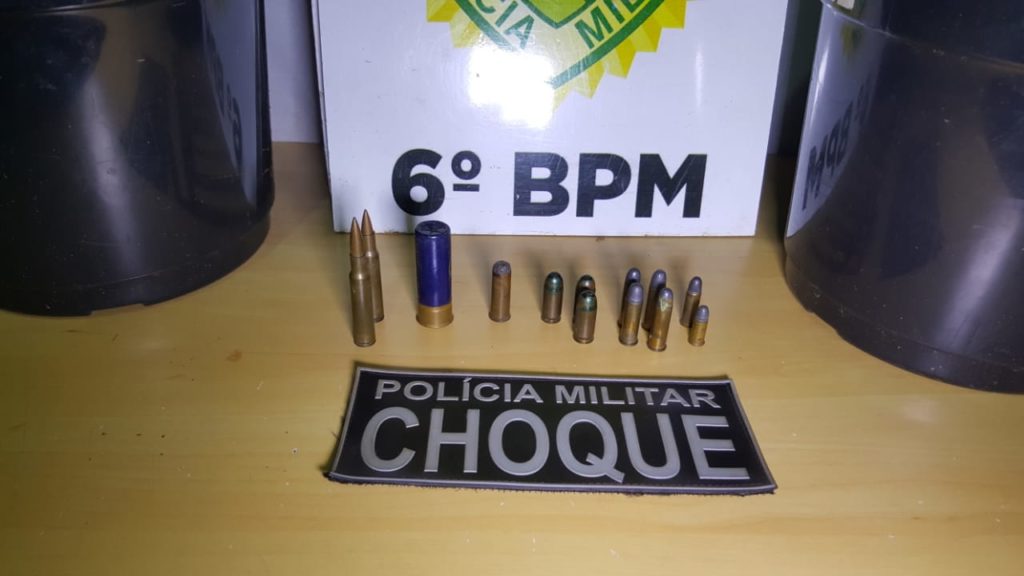 Homem é detido com munições e pés de maconha no Centro